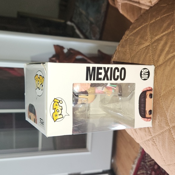 Disney "It’s A Small World - Mexico" Funko Pop! New in Box *Curled lid - Picture 2 of 5